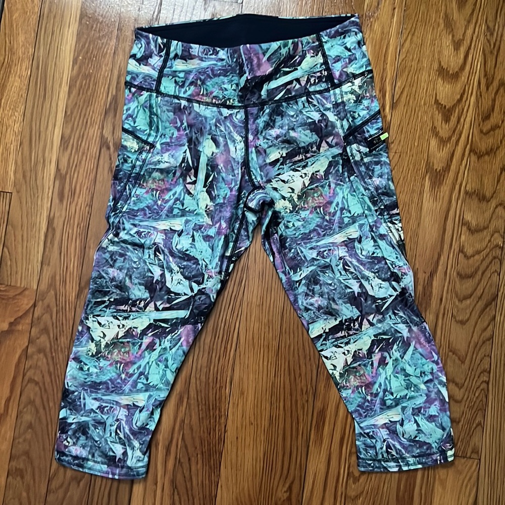 Lululemon crop 17” leggings sz 6